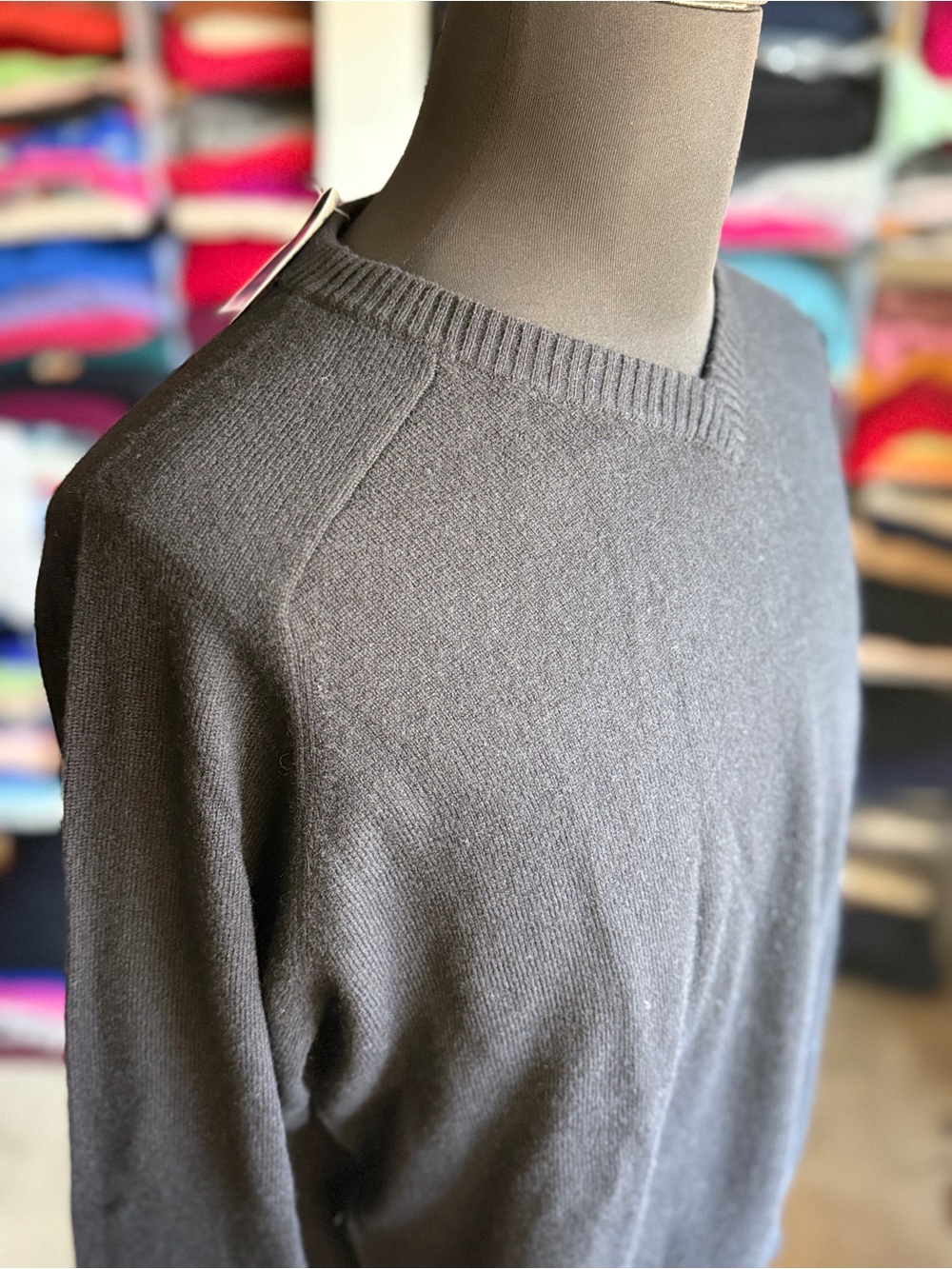 Men's Black V-Neck Cashmere Sweater